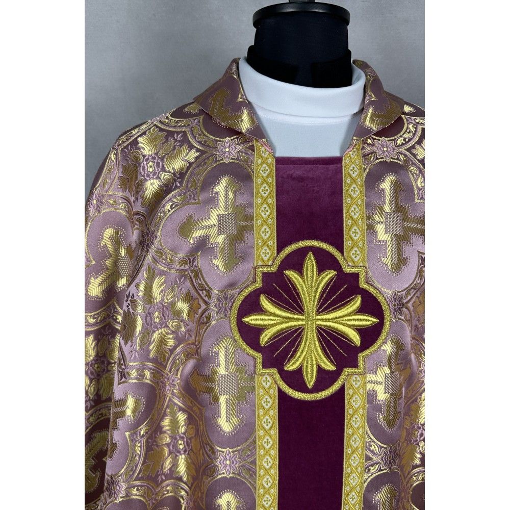 Ornat gotycki blady róż, haftowany (36K) - ORNATY NA WIELKI POST - zdjęcie 2 - Ornat gotycki blady róż, haftowany (36K)