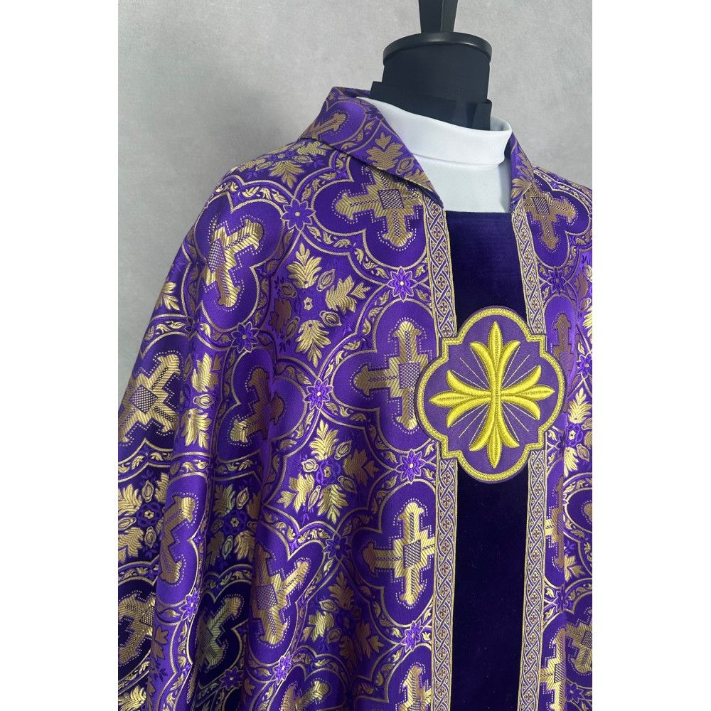 Ornat gotycki fioletowy, haftowany (39K) - ORNATY NA WIELKI POST - zdjęcie 2 - Ornat gotycki fioletowy, haftowany (39K)