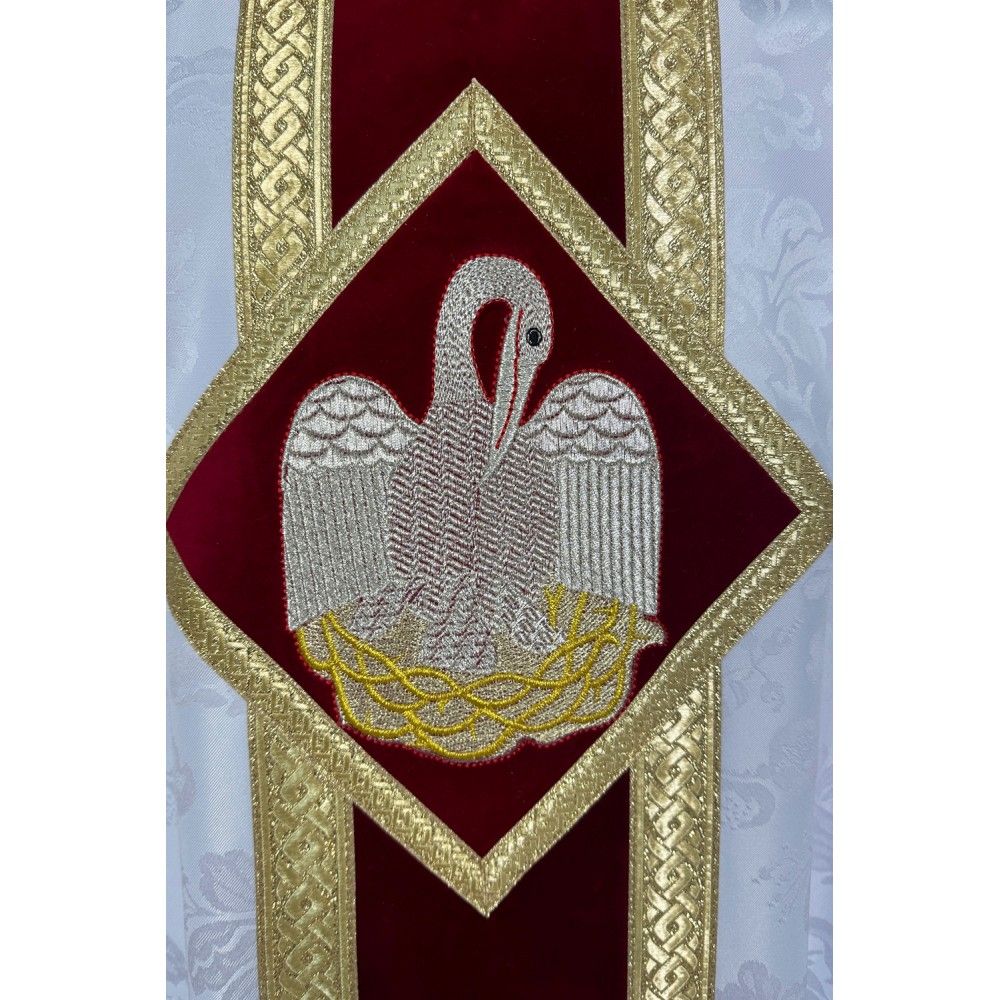 Ornat gotycki biały, aksamitny pas z haftem Pelikana (72K) - Ornaty białe/ ecru - zdjęcie 3 - Ornat gotycki biały, aksamitny pas z haftem Pelikana (72K)