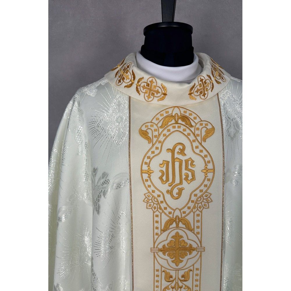 Ornat gotycki, haftowany IHS (82K) - Ornaty białe/ ecru - zdjęcie 2 - Ornat gotycki, haftowany IHS (82K)