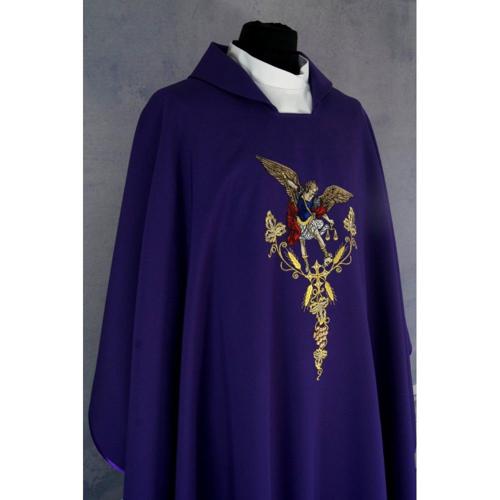 Ornat gotycki haftowany, fioletowy - Michał Archanioł (89K) - Ornaty z wizerunkiem świętych - zdjęcie 2 - Ornat gotycki haftowany, fioletowy - Michał Archanioł (89K)