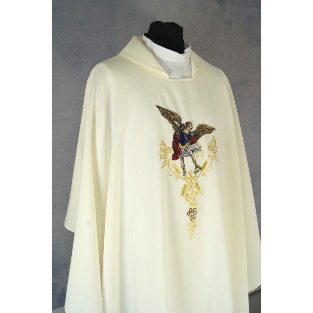 Ornat gotycki haftowany, ecru - Michał Archanioł (90K) - Ornaty z wizerunkiem świętych - zdjęcie 3 - Ornat gotycki haftowany, ecru - Michał Archanioł (90K)