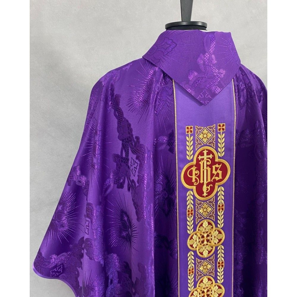Ornat gotycki fioletowy, haftowany IHS (110K) - ORNATY NA WIELKI POST - zdjęcie 2 - Ornat gotycki fioletowy, haftowany IHS (110K)