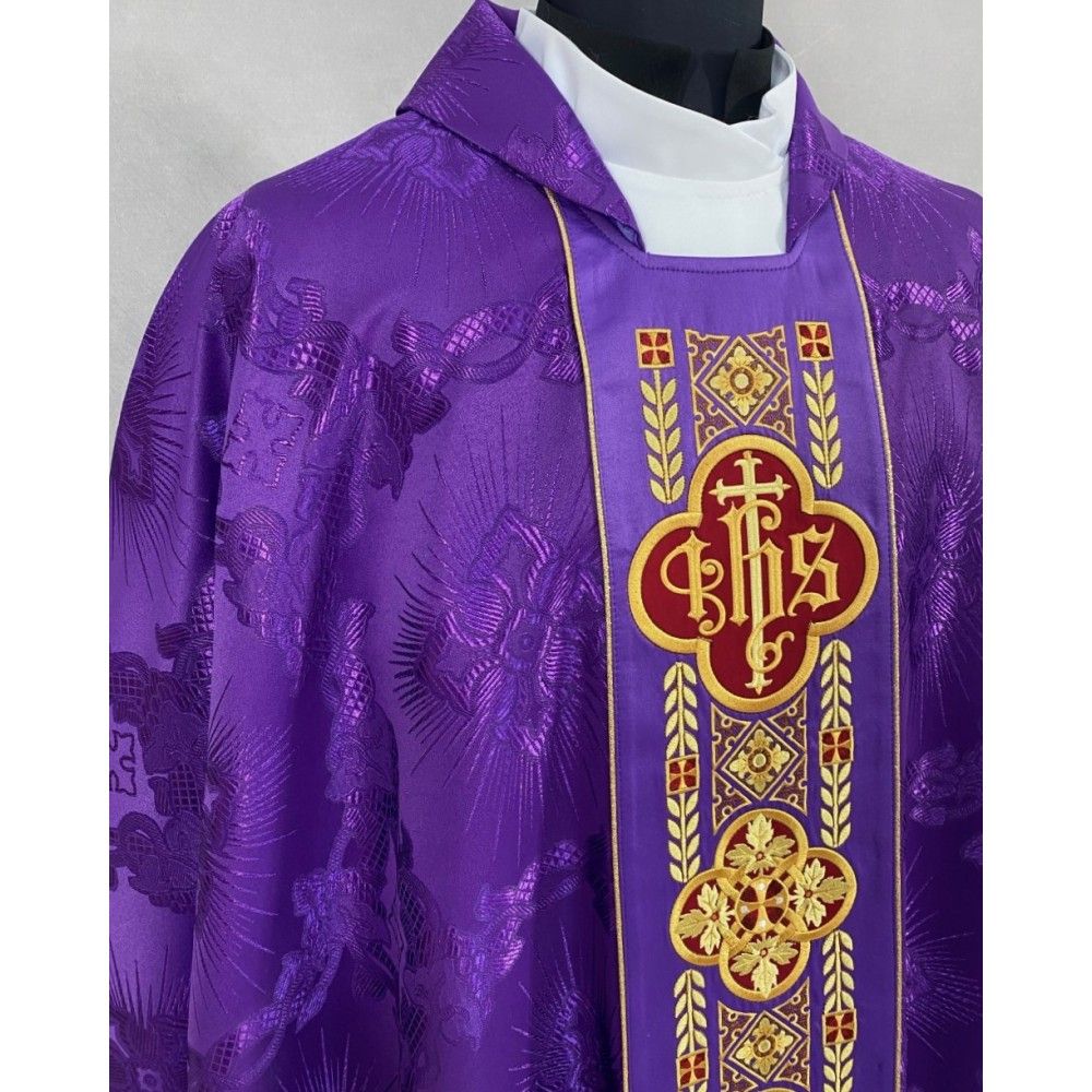 Ornat gotycki fioletowy, haftowany IHS (110K) - ORNATY NA WIELKI POST - zdjęcie 3 - Ornat gotycki fioletowy, haftowany IHS (110K)