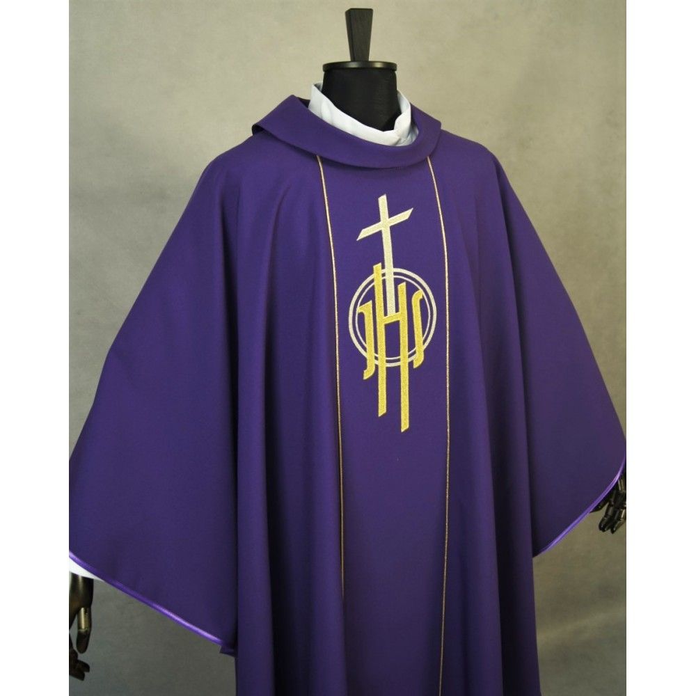 Ornat gotycki fioletowy, haftowany IHS (125K) - ORNATY NA WIELKI POST - zdjęcie 2 - Ornat gotycki fioletowy, haftowany IHS (125K)