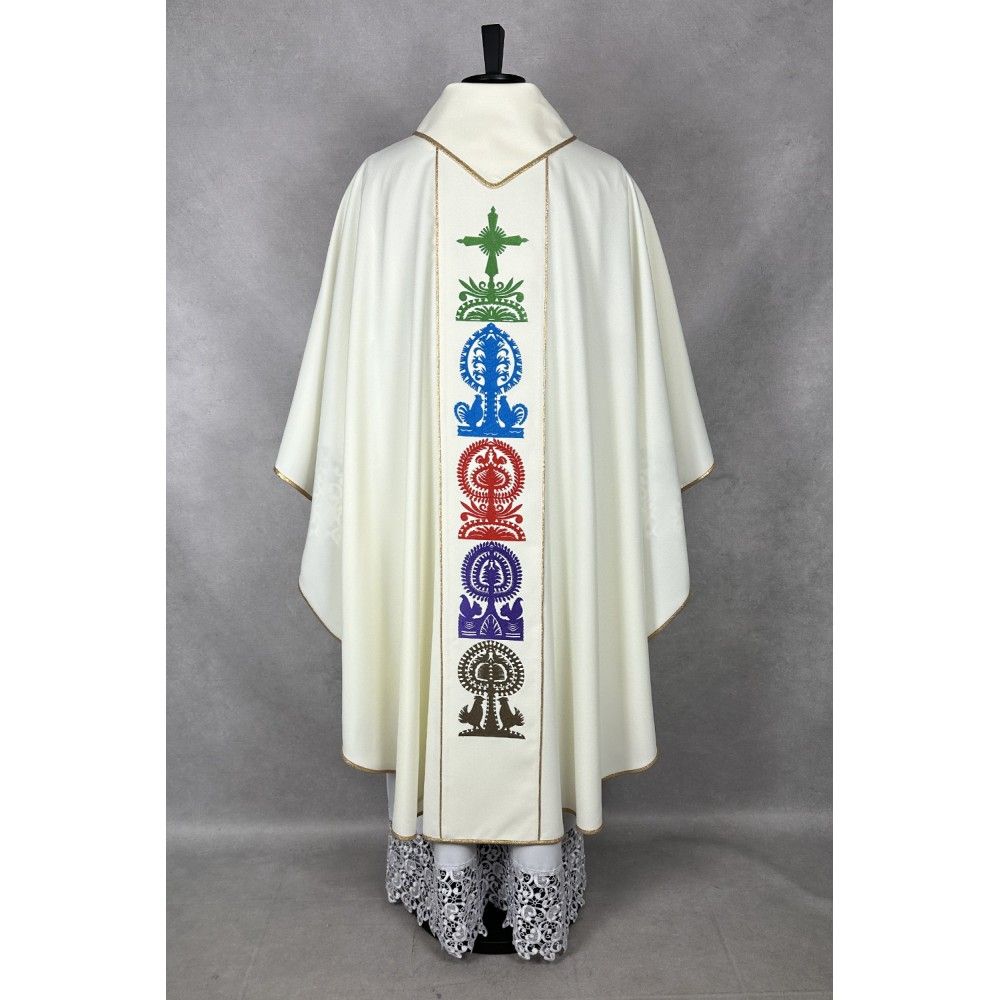 Ornat gotycki wzór kurpiowski, haftowany, materiał strecz (160K) - Ornaty białe/ ecru - zdjęcie 3 - Ornat gotycki wzór kurpiowski, haftowany, materiał strecz (160K)
