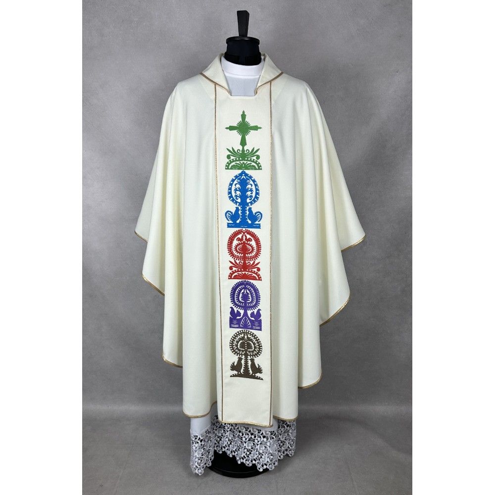 Ornat gotycki wzór kurpiowski, haftowany, materiał strecz (160K) - Ornaty białe/ ecru - zdjęcie 2 - Ornat gotycki wzór kurpiowski, haftowany, materiał strecz (160K)