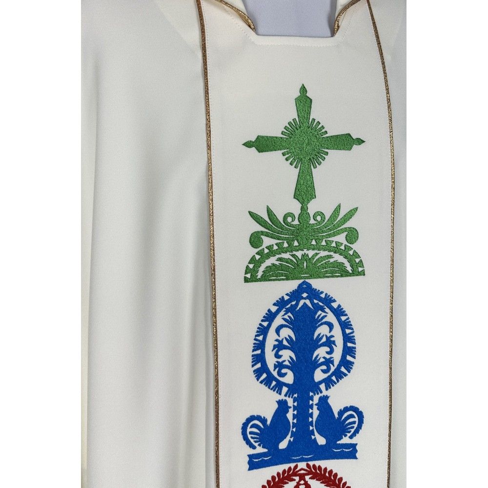 Ornat gotycki wzór kurpiowski, haftowany, materiał strecz (160K) - Ornaty białe/ ecru - zdjęcie 4 - Ornat gotycki wzór kurpiowski, haftowany, materiał strecz (160K)