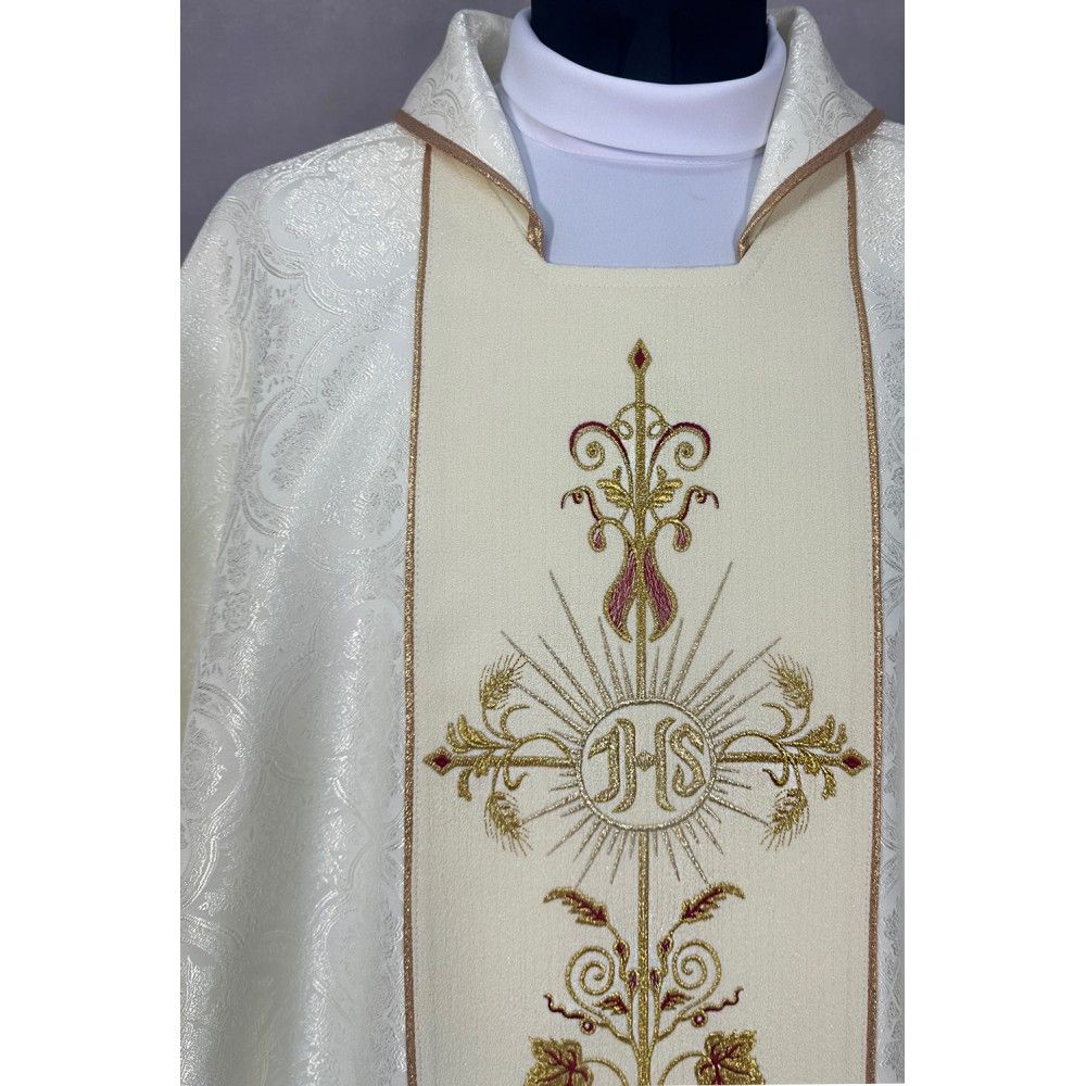 Ornat gotycki ecru, tkanina żakardowa, pas haftowany (198K) - Ornaty białe/ ecru - zdjęcie 2 - Ornat gotycki ecru, tkanina żakardowa, pas haftowany (198K)