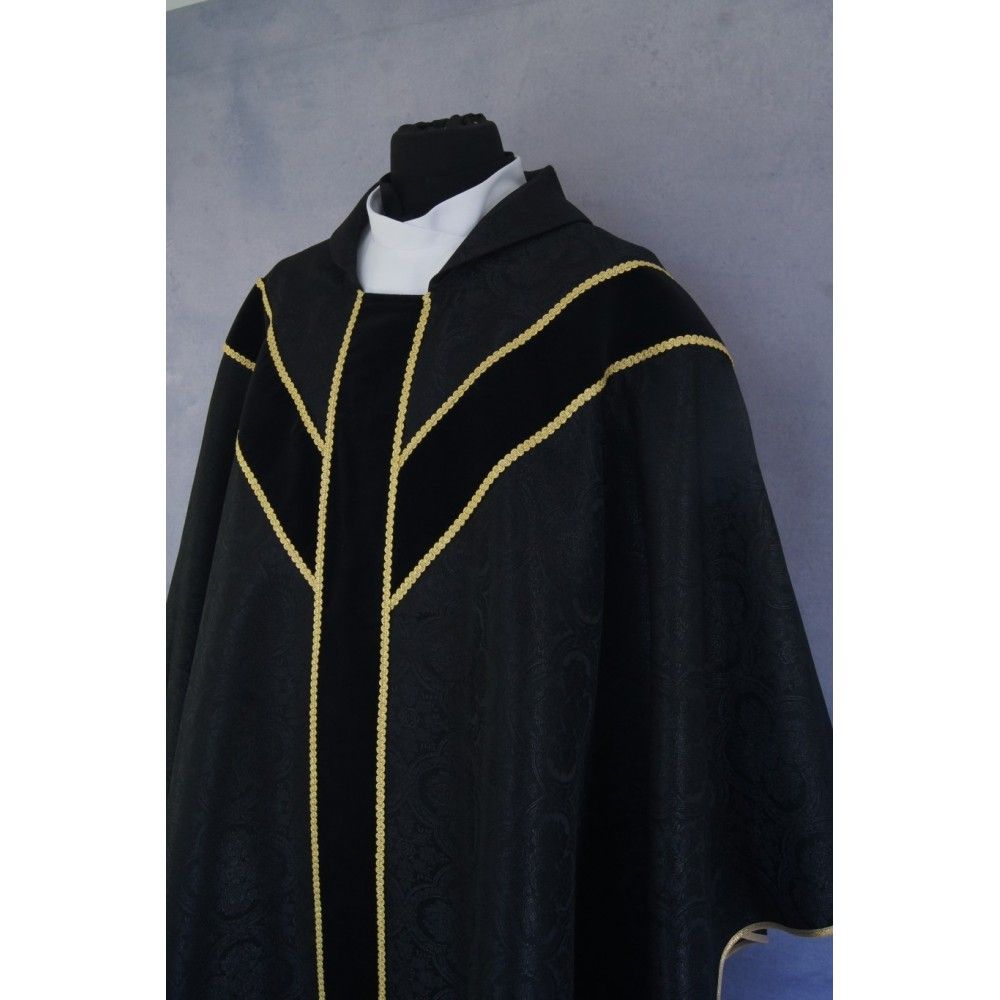 Ornat semi gotycki + stuła, kolor czarny, aksamitny pas (64K) - Ornaty Semi Gotyckie - zdjęcie 2 - Ornat semi gotycki + stuła, kolor czarny, aksamitny pas (64K)