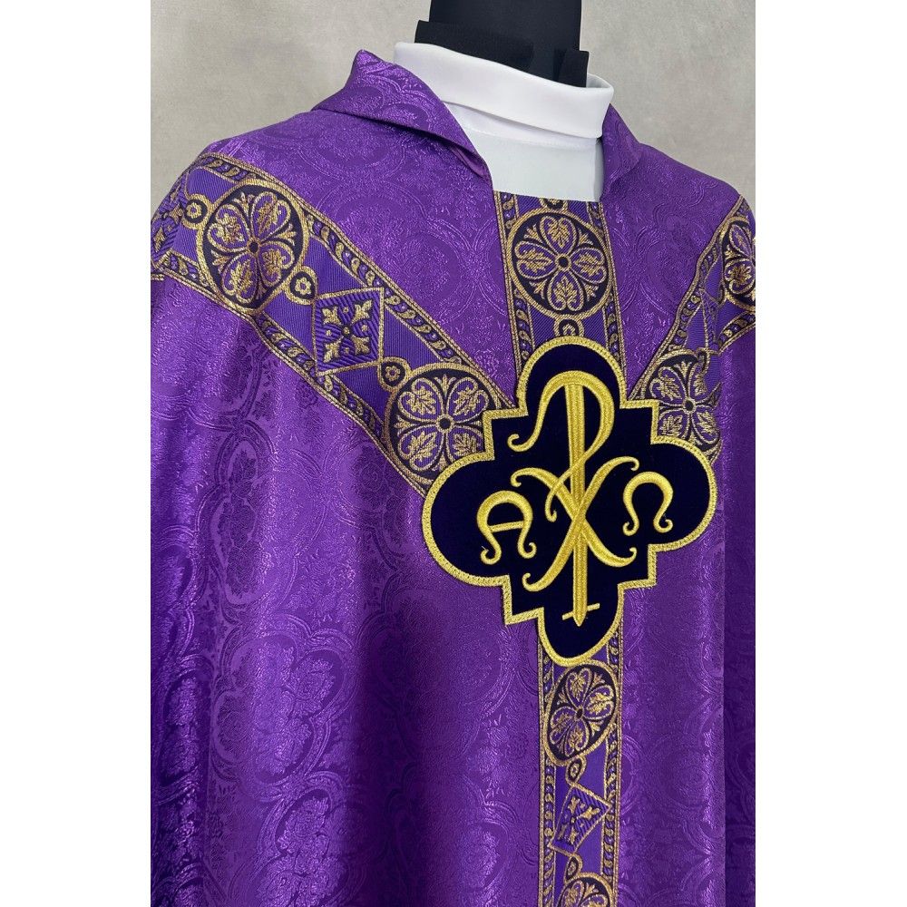Ornat semi gotycki, fioletowy, tkanina żakard, pasy tkane (67K) - ORNATY NA WIELKI POST - zdjęcie 2 - Ornat semi gotycki, fioletowy, tkanina żakard, pasy tkane (67K)