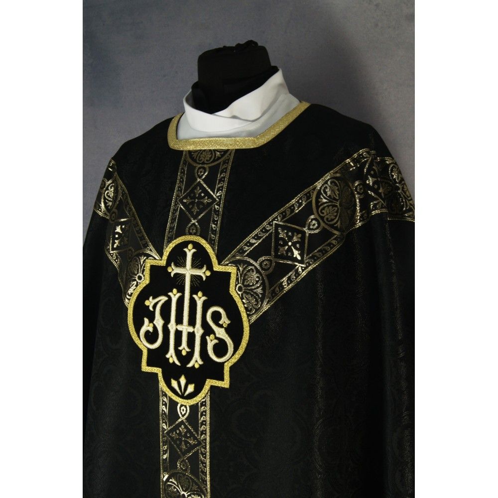 Ornat semi gotycki, czarny, tkanina żakard, pasy tkane (76K) - Ornaty Semi Gotyckie - zdjęcie 2 - Ornat semi gotycki, czarny, tkanina żakard, pasy tkane (76K)