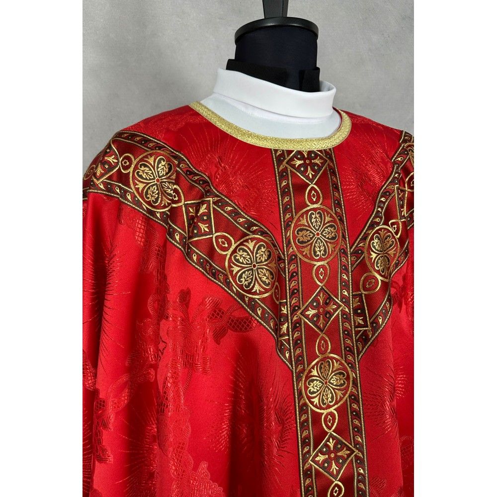Ornat semi gotycki, czerwony, tkanina żakard, pasy tkane (77K) - ORNATY NA WIELKI POST - zdjęcie 2 - Ornat semi gotycki, czerwony, tkanina żakard, pasy tkane (77K)