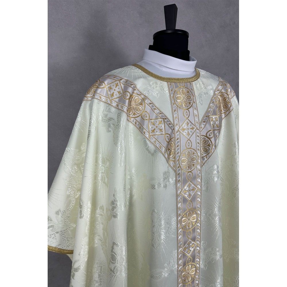 Ornat semi gotycki, ecru, tkanina żakard, pasy tkane (78K) - Ornaty Semi Gotyckie - zdjęcie 2 - Ornat semi gotycki, ecru, tkanina żakard, pasy tkane (78K)