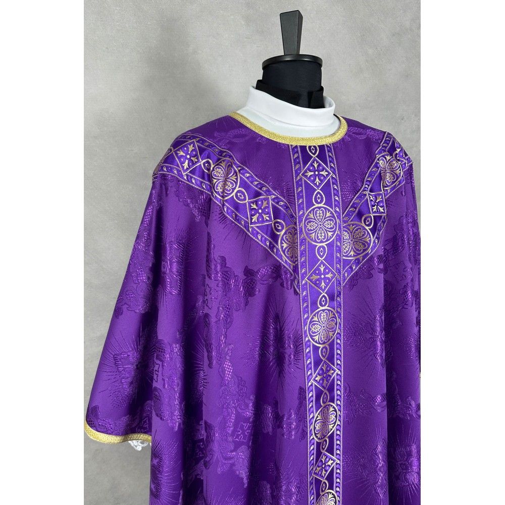 Ornat semi gotycki, fioletowy, tkanina żakard, pasy tkane (79K) - ORNATY NA WIELKI POST - zdjęcie 2 - Ornat semi gotycki, fioletowy, tkanina żakard, pasy tkane (79K)