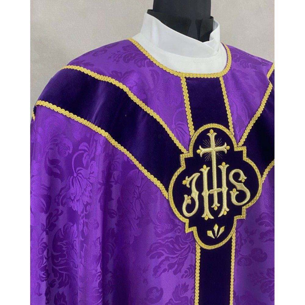 Ornat semi gotycki + stuła, kolor fioletowy, aksamitny pas (83K) - ORNATY NA WIELKI POST - zdjęcie 3 - Ornat semi gotycki + stuła, kolor fioletowy, aksamitny pas (83K)