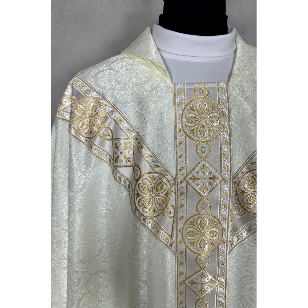 Ornat semi gotycki, ecru, tkanina żakard, pasy tkane (85K) - Ornaty Semi Gotyckie - zdjęcie 2 - Ornat semi gotycki, ecru, tkanina żakard, pasy tkane (85K)