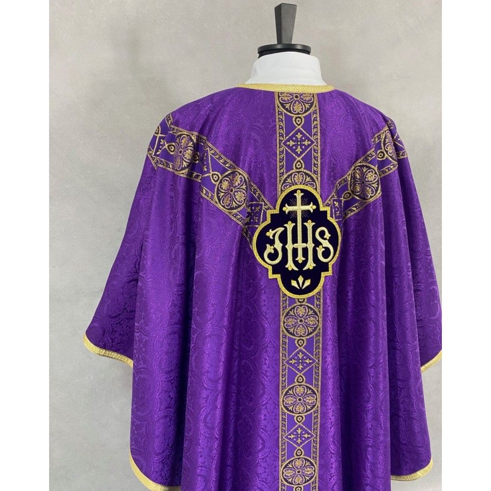 Ornat semi gotycki, fioletowy, tkanina żakard, pasy tkane (86K) - ORNATY NA WIELKI POST - zdjęcie 2 - Ornat semi gotycki, fioletowy, tkanina żakard, pasy tkane (86K)