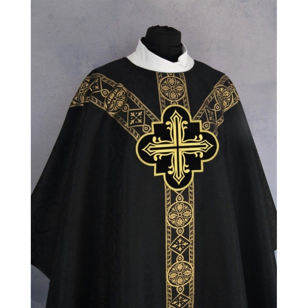 Ornat semi gotycki, czarny, tkanina żakard, pasy tkane (96K) - Ornaty Semi Gotyckie - zdjęcie 3 - Ornat semi gotycki, czarny, tkanina żakard, pasy tkane (96K)