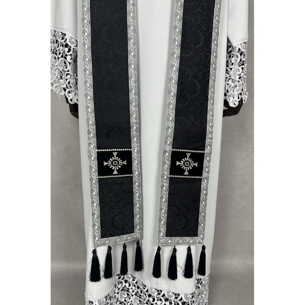 Ornat semi gotycki czarny + akcesoria, tkanina żakard, pasy aksamit (105K) - Ornaty Semi Gotyckie - zdjęcie 3 - Ornat semi gotycki czarny + akcesoria, tkanina żakard, pasy aksamit (105K)