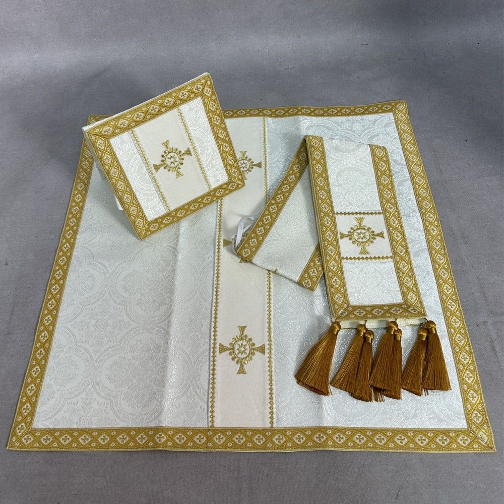 Ornat semi gotycki ecru + akcesoria, tkanina żakard, pasy aksamit (107K) - Ornaty Semi Gotyckie - zdjęcie 2 - Ornat semi gotycki ecru + akcesoria, tkanina żakard, pasy aksamit (107K)