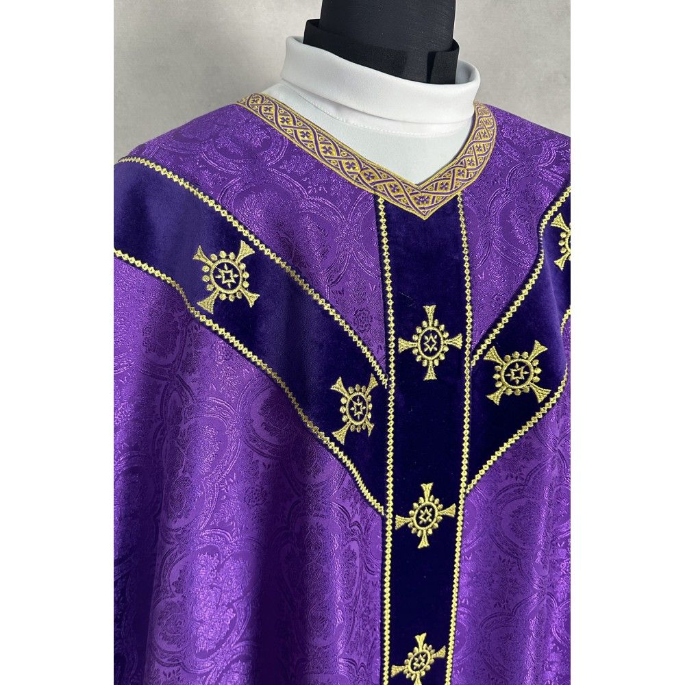 Ornat semi gotycki fioletowy + akcesoria, tkanina żakard, pasy aksamit (108K) - ORNATY NA WIELKI POST - zdjęcie 4 - Ornat semi gotycki fioletowy + akcesoria, tkanina żakard, pasy aksamit (108K)