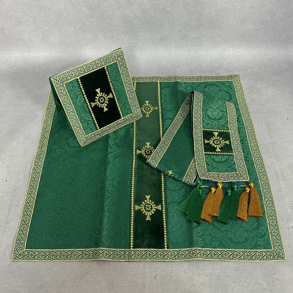 Ornat semi gotycki zielony + akcesoria, tkanina żakard, pasy aksamit (110K) - Ornaty Semi Gotyckie - zdjęcie 2 - Ornat semi gotycki zielony + akcesoria, tkanina żakard, pasy aksamit (110K)