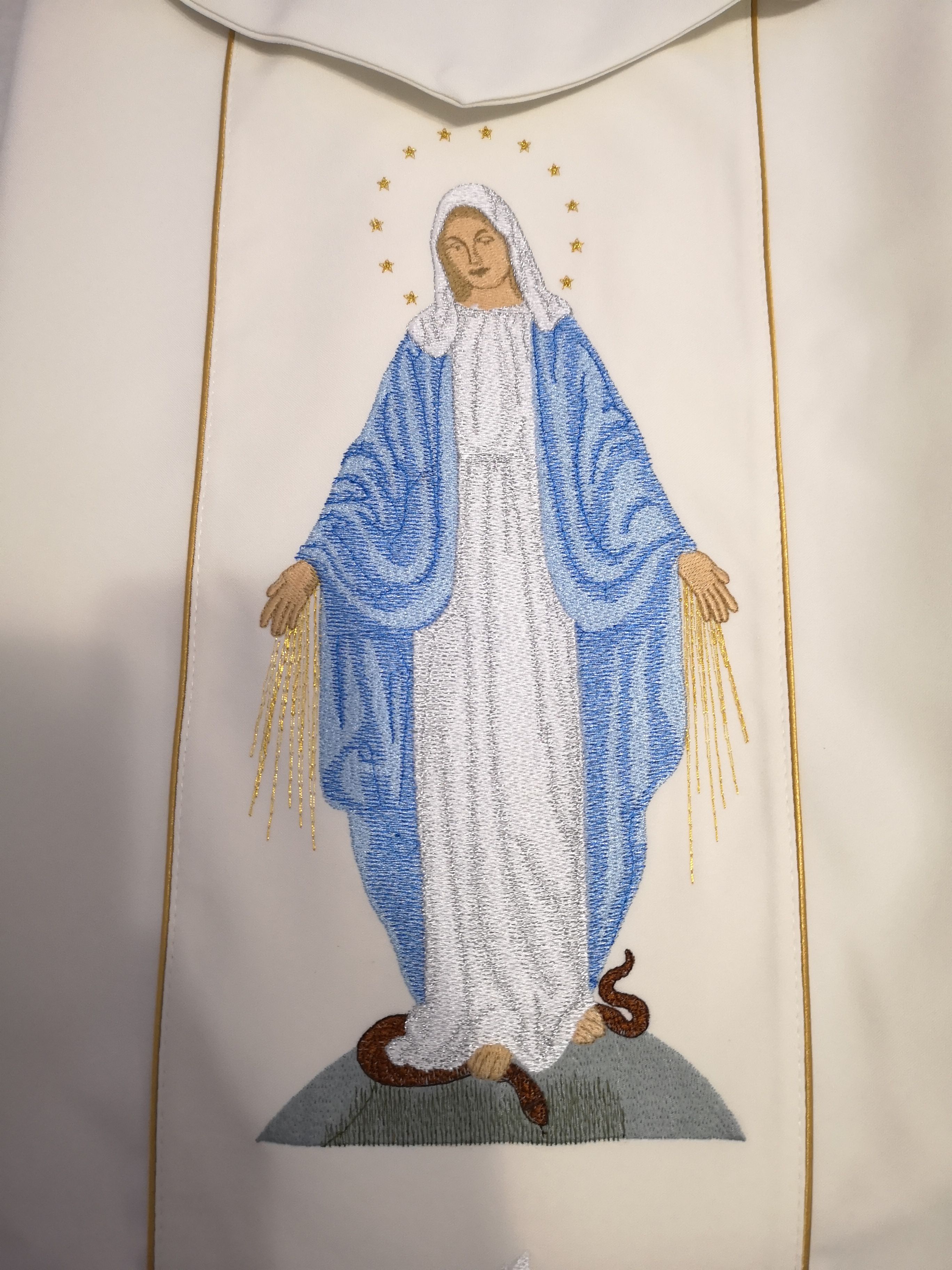 Ornat maryjny Matka Boża Niepokalana (M16) - Ornaty Maryjne - zdjęcie 2 - Ornat maryjny Matka Boża Niepokalana (M16)