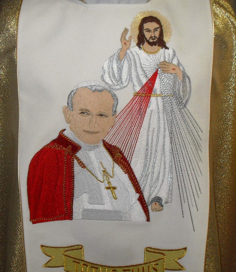 Ornat z wizerunkiem Jana Pawła II oraz Jezusa Miłosiernego - szeroki pas - Ornaty z Jezusem - zdjęcie 2 - Ornat z wizerunkiem Jana Pawła II oraz Jezusa Miłosiernego - szeroki pas