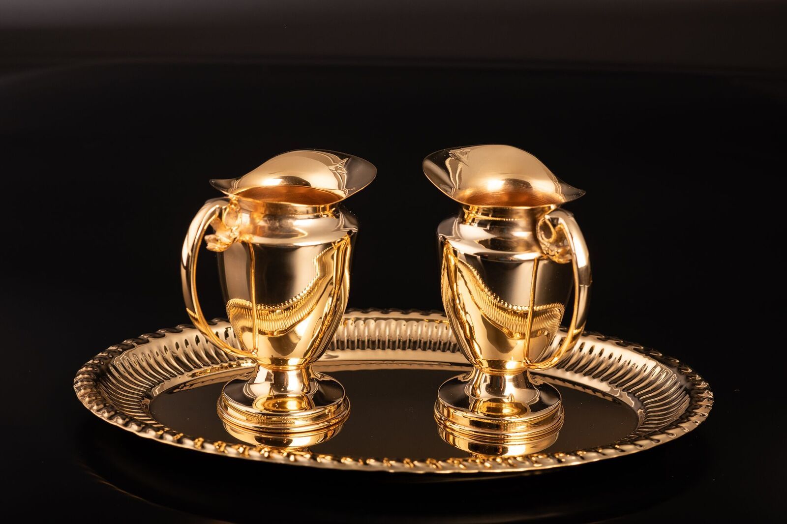 Zestaw dzbanków do wody i wina - mosiądz pozłacany - AMPUŁKI I TACKI MSZALNE - zdjęcie 4 - Zestaw dzbanków do wody i wina - mosiądz pozłacany