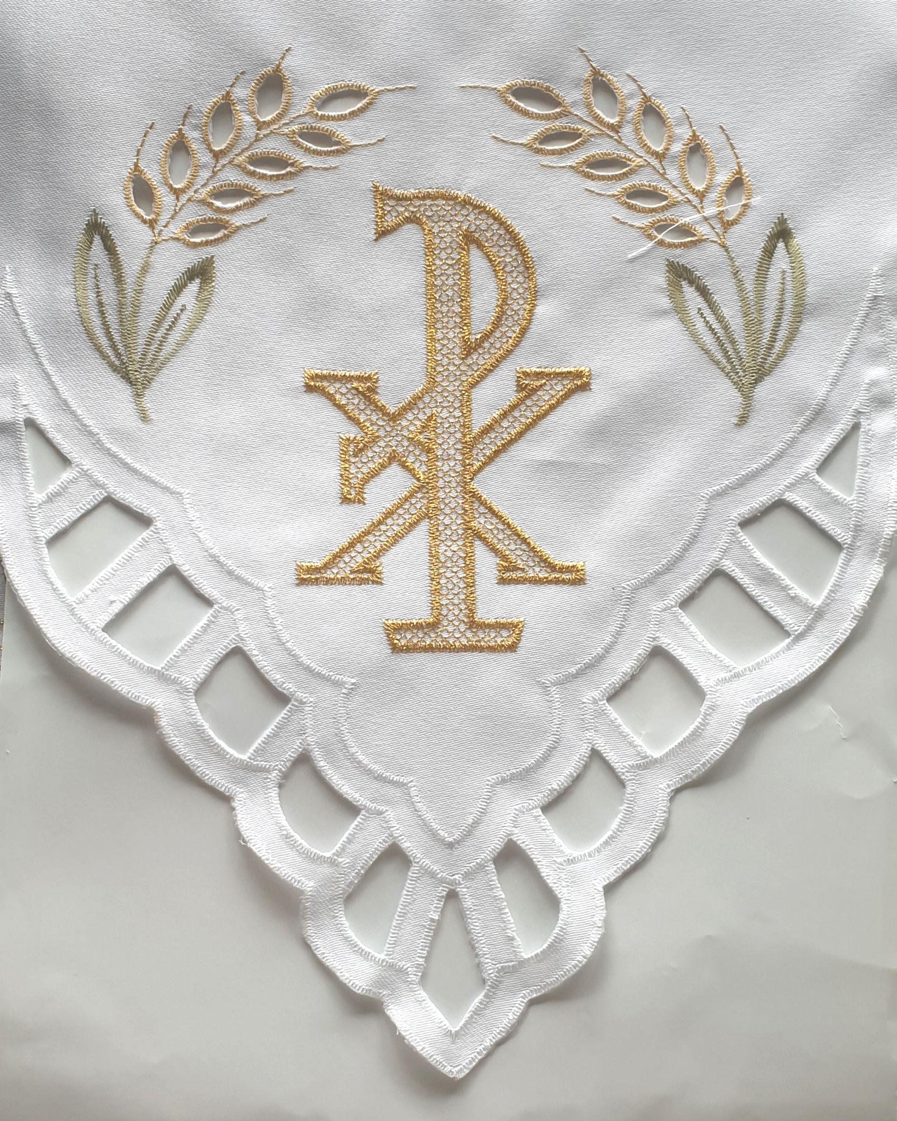 Obrus ołtarzowy haftowany - wzór eucharystyczny (149) - OBRUSY OŁTARZOWE - zdjęcie 2 - Obrus ołtarzowy haftowany - wzór eucharystyczny (149)