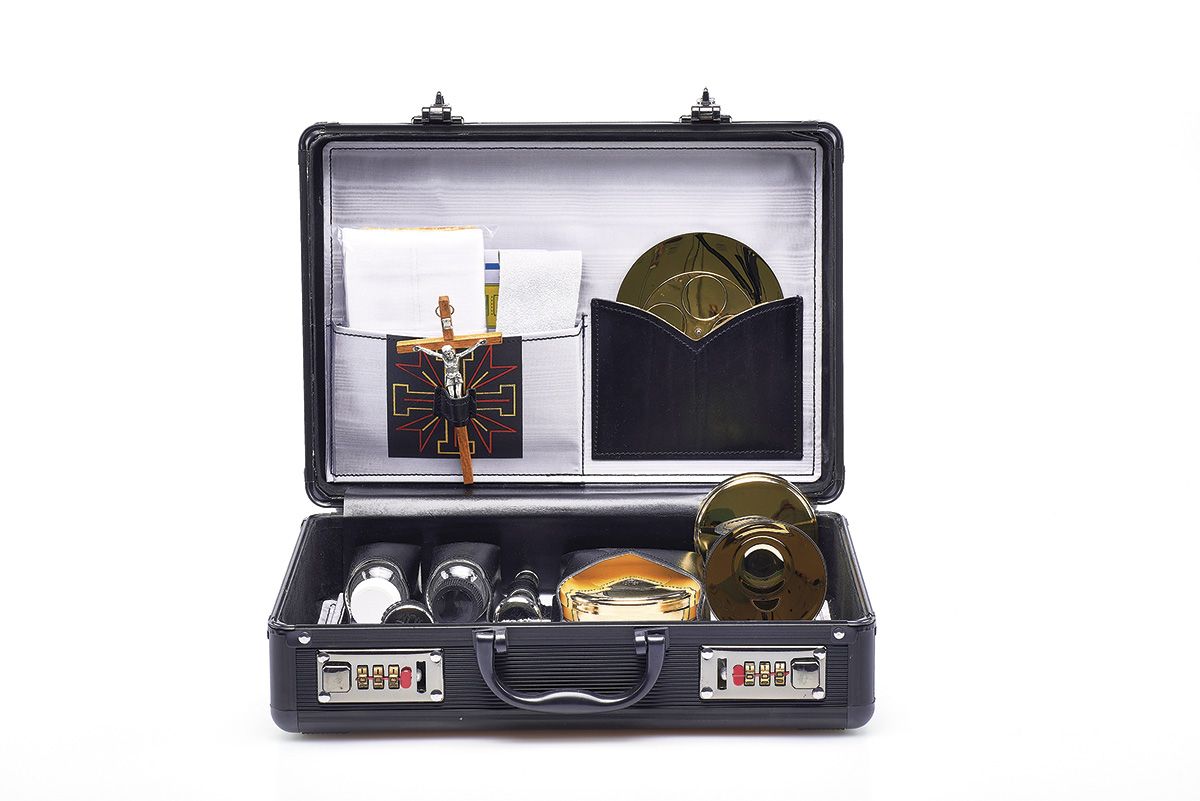 Komplet podróżny dla kapłana - walizka celebransa (6) - ZESTAWY TURYSTYCZNE, MAŁY KSIĄDZ - zdjęcie 2 - Komplet podróżny dla kapłana - walizka celebransa (6)