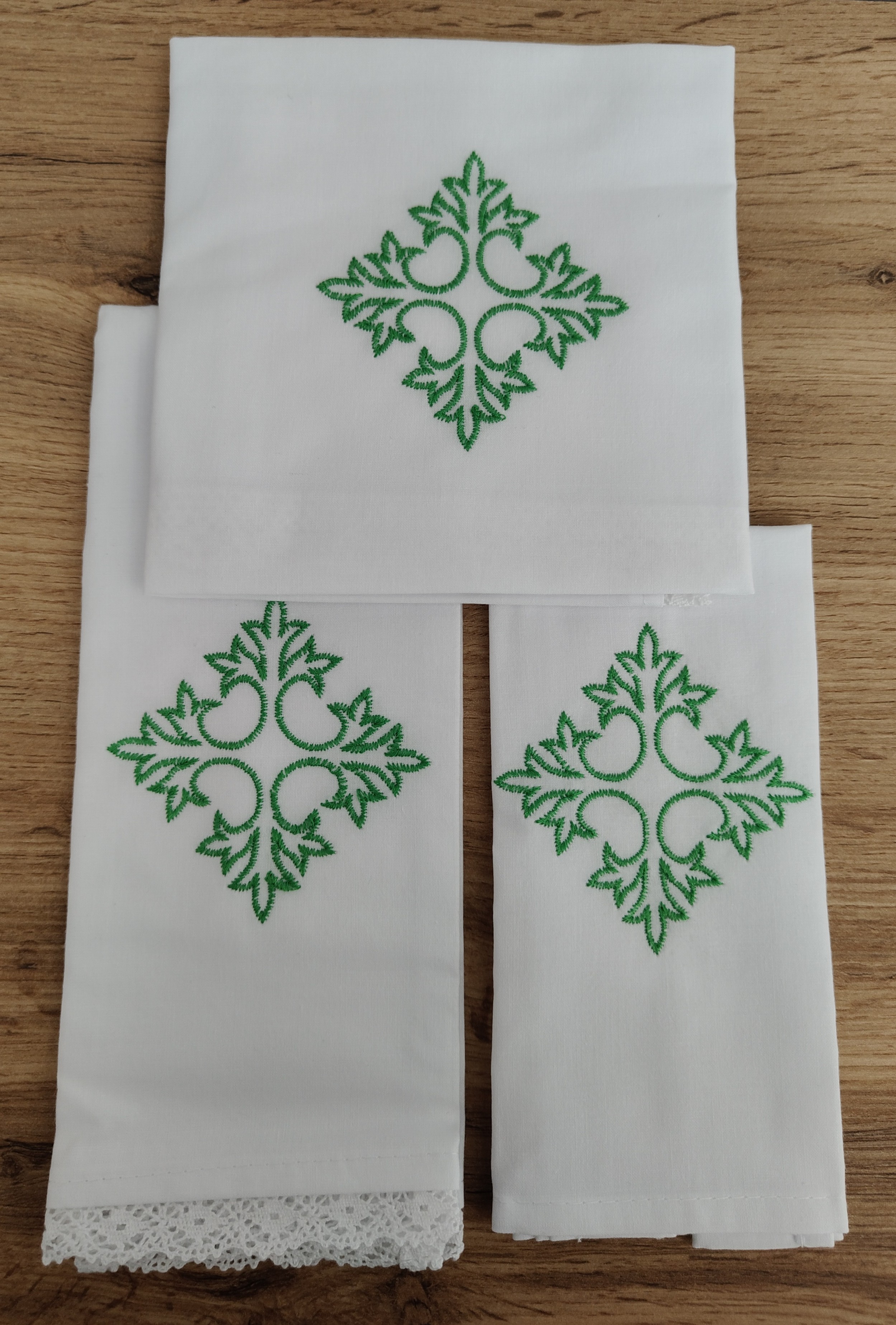 Bielizna kielichowa zielony haft - Zestawy