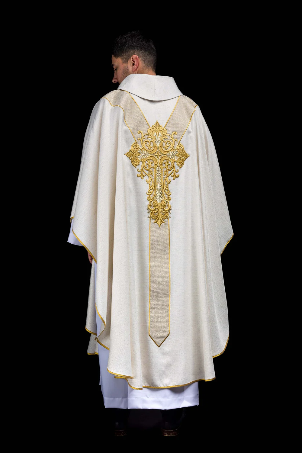 Ornat haftowany z wizerunkiem Jezusa Miłosiernego - ecru - Ornaty z Jezusem - zdjęcie 8