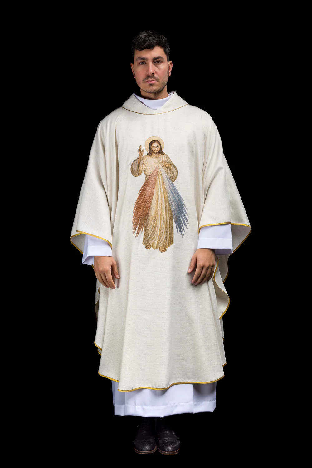 Ornat haftowany z wizerunkiem Jezusa Miłosiernego -  ecru - Ornaty z Jezusem