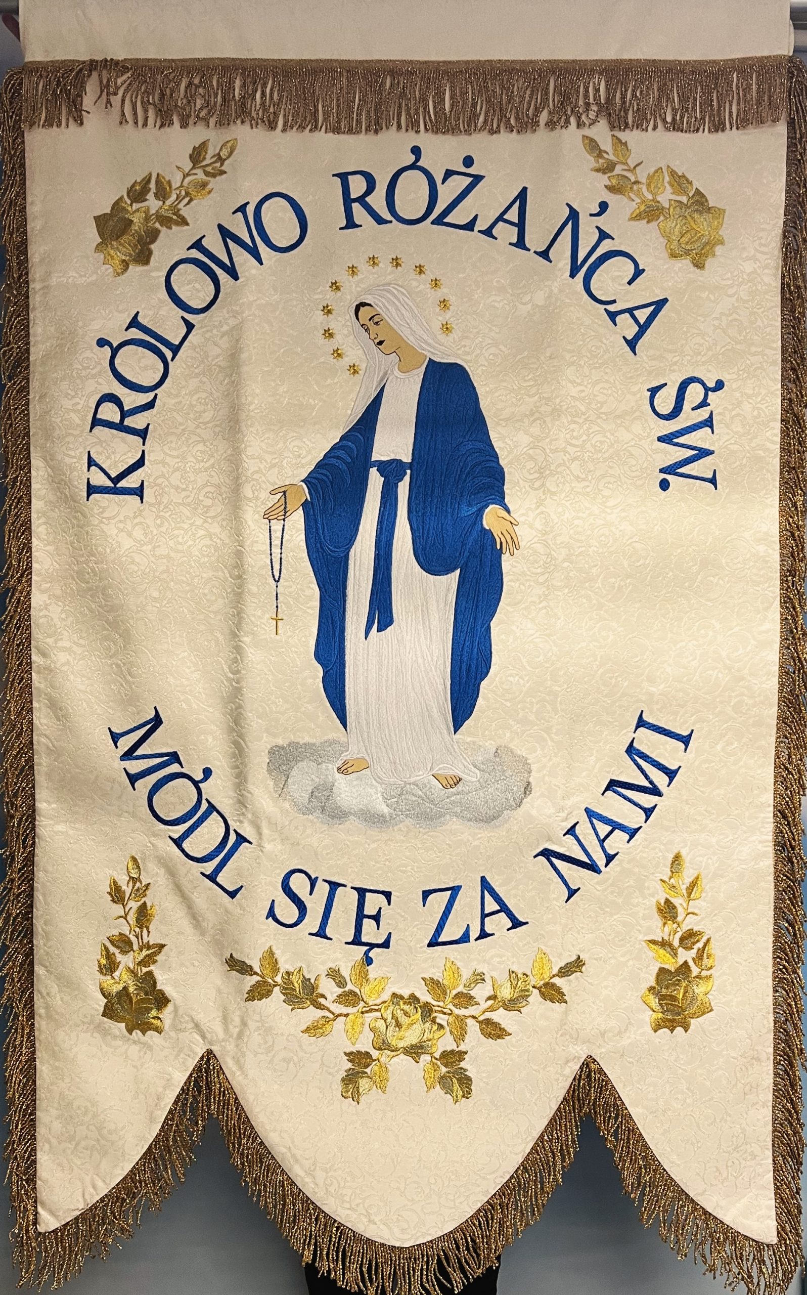 Chorągiew haftowana Matka Boża Różańcowa - Chorągwie procesyjne