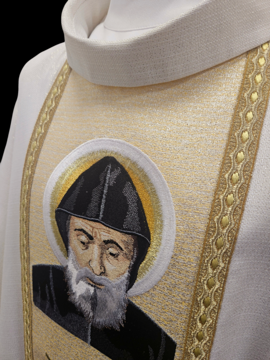 Ornat haftowany Święty Charbel – kremowy - Ornaty z wizerunkiem świętych - zdjęcie 2