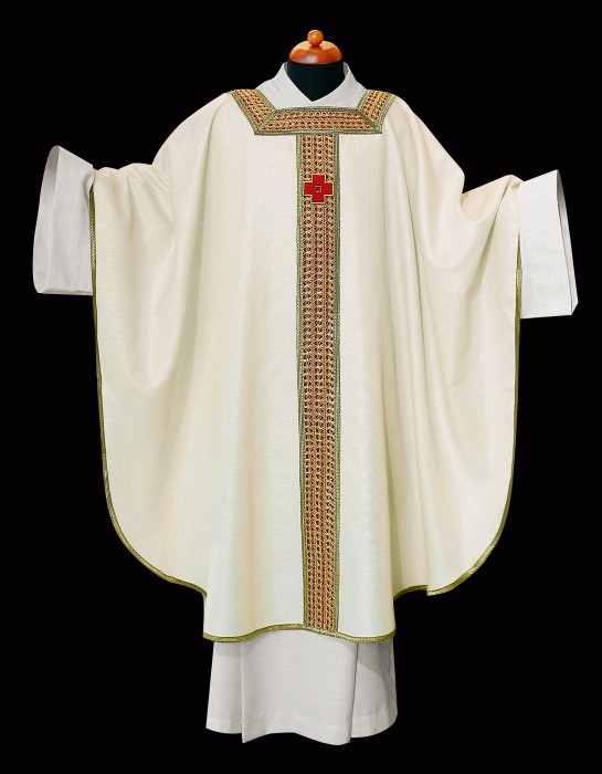 Elegancki ornat z delikatnej tkaniny