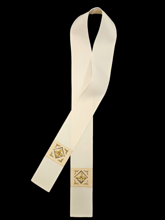 Elegancka szata z bogatym haftem krzyży - Ornaty białe/ ecru - zdjęcie 2