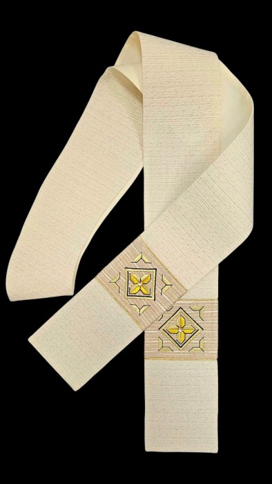 Elegancki wełniany ornat kapłański z bogato haftowanym ornamentem - Ornaty białe/ ecru - zdjęcie 2