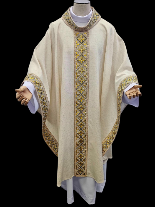 Elegancki wełniany ornat kapłański z bogato haftowanym ornamentem - Ornaty białe/ ecru