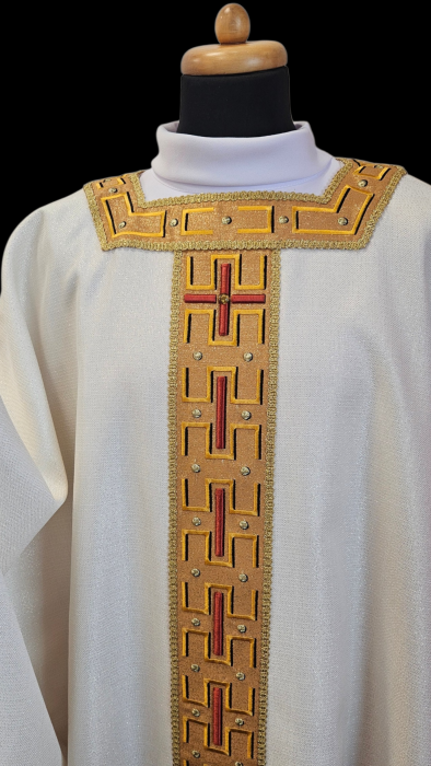 Elegancki ornat liturgiczny w kolorze białym, wykonany z wysokiej jakości tkaniny o subtelnym połysku - Ornaty białe/ ecru - zdjęcie 3